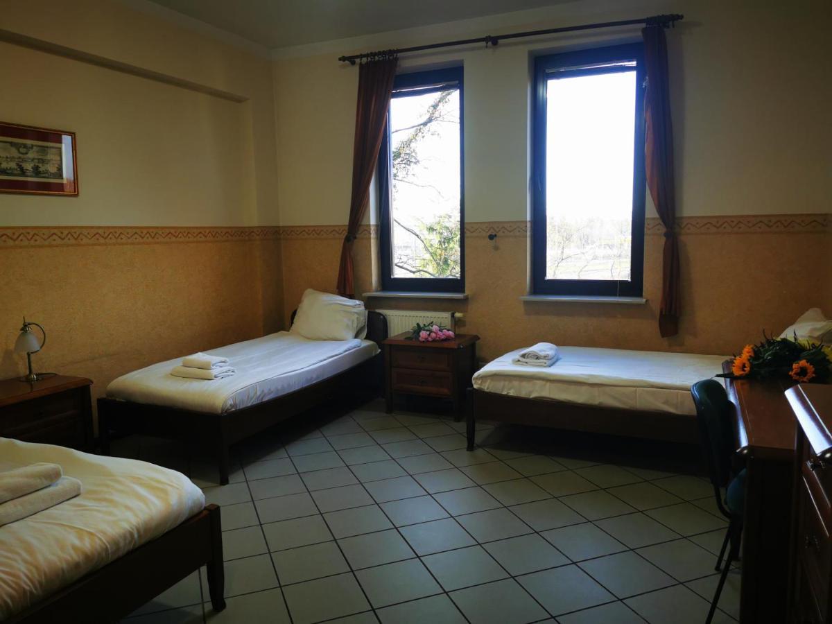 Fort Hotel Warszawa Exteriör bild
