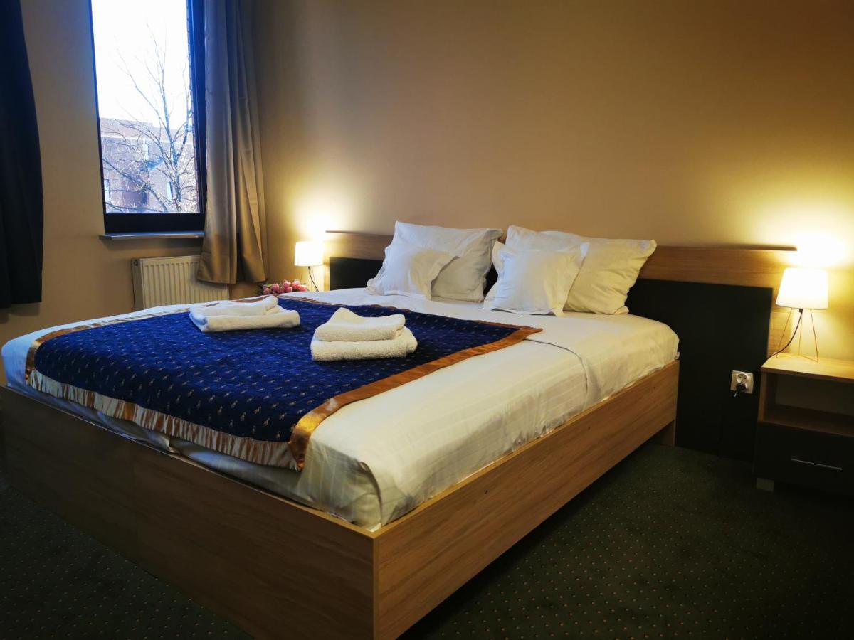 Fort Hotel Warszawa Exteriör bild
