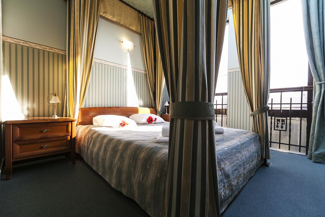 Fort Hotel Warszawa Exteriör bild