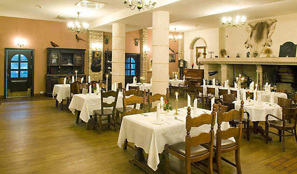 Fort Hotel Warszawa Exteriör bild